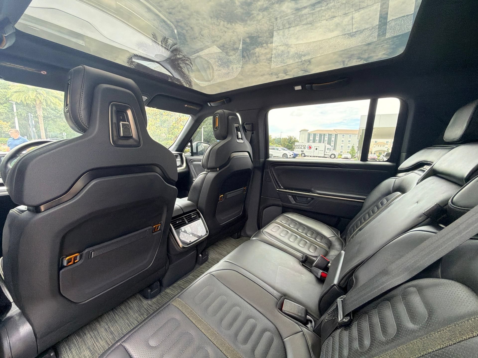 Used 2025 Rivian R1S Adventure AWD/4WD image 30