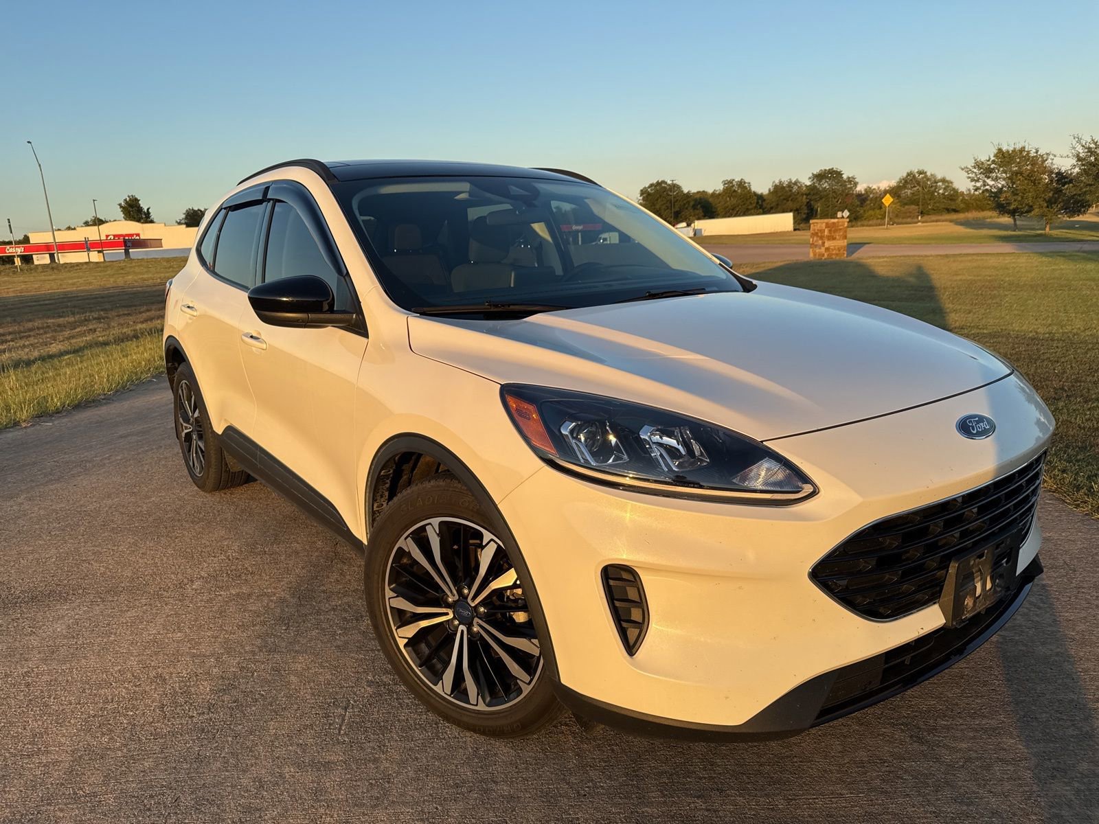 Used 2022 Ford Escape SE w/ SE Sport Appearance Package