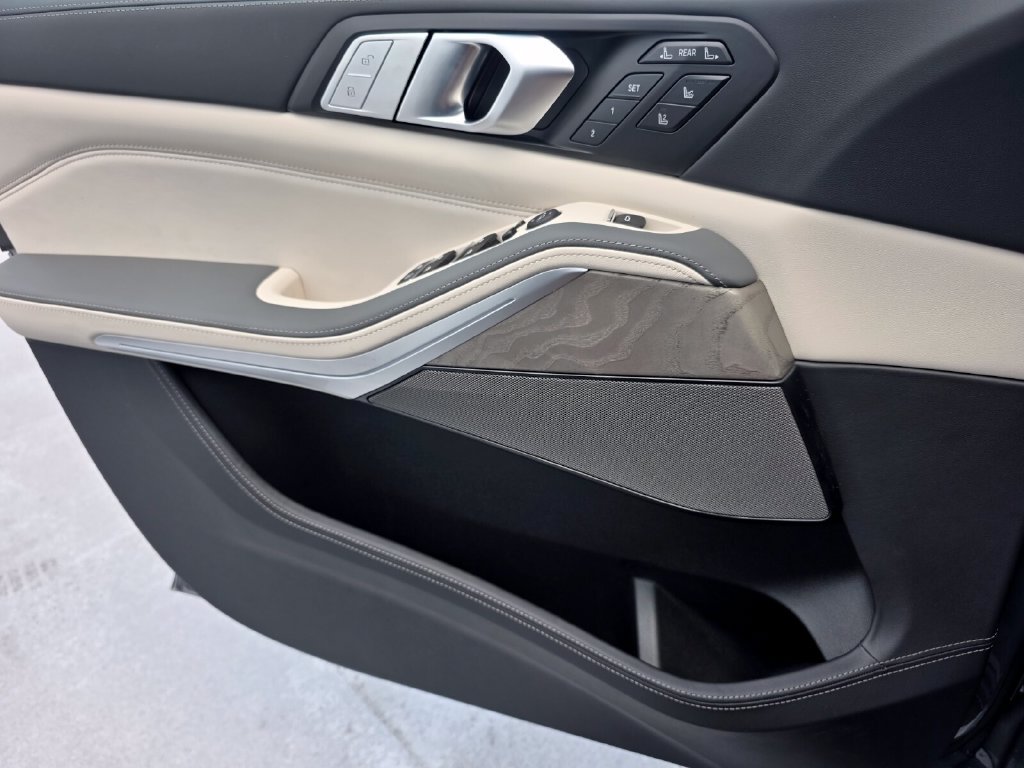 New 2027 BMW X7 M60i AWD/4WD image 17