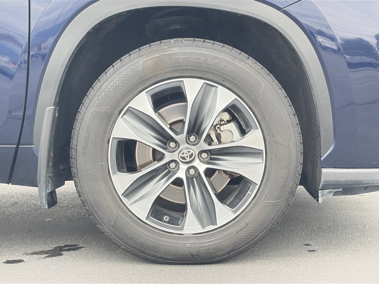 Used 2021 Toyota Highlander XLE AWD/4WD image 31