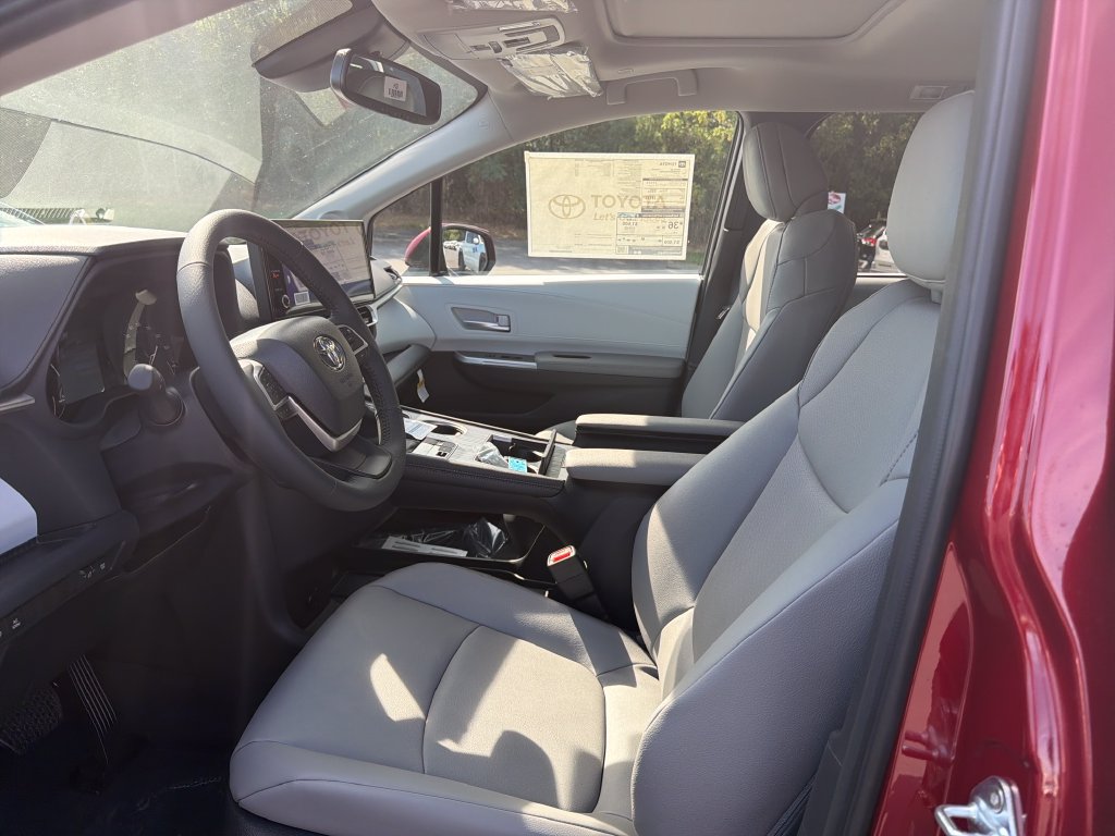 New 2026 Toyota Sienna XLE FWD image 10