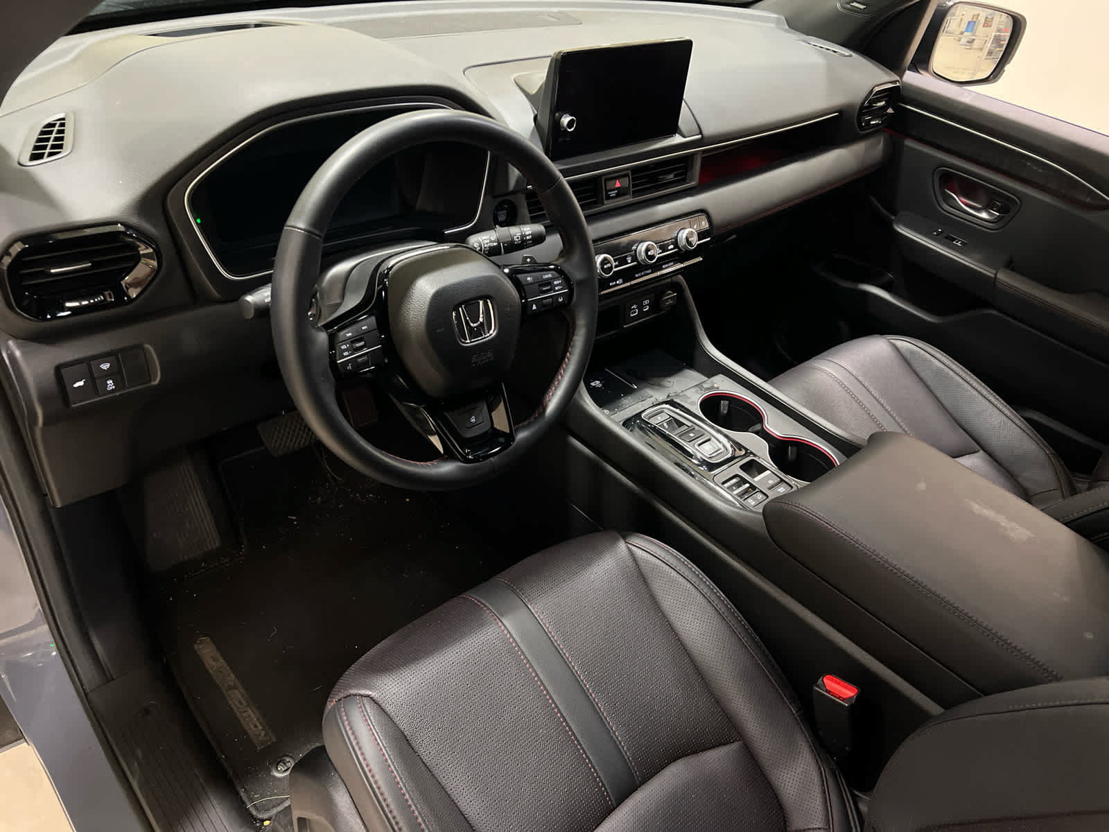 Used 2025 Honda Pilot Black Edition image 13