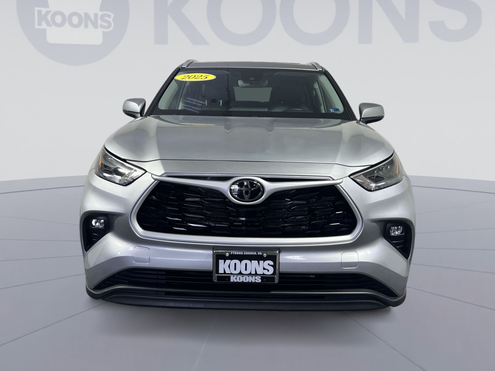 Used 2025 Toyota Highlander XLE AWD/4WD image 11
