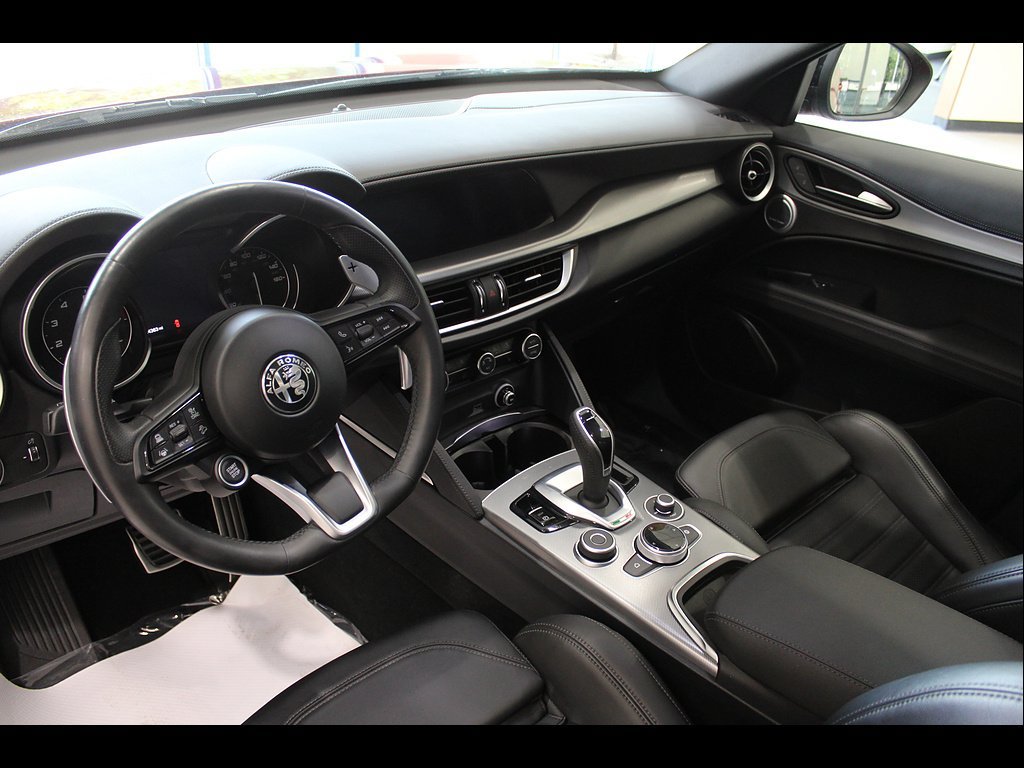 Used 2022 Alfa Romeo Stelvio Veloce AWD/4WD image 13