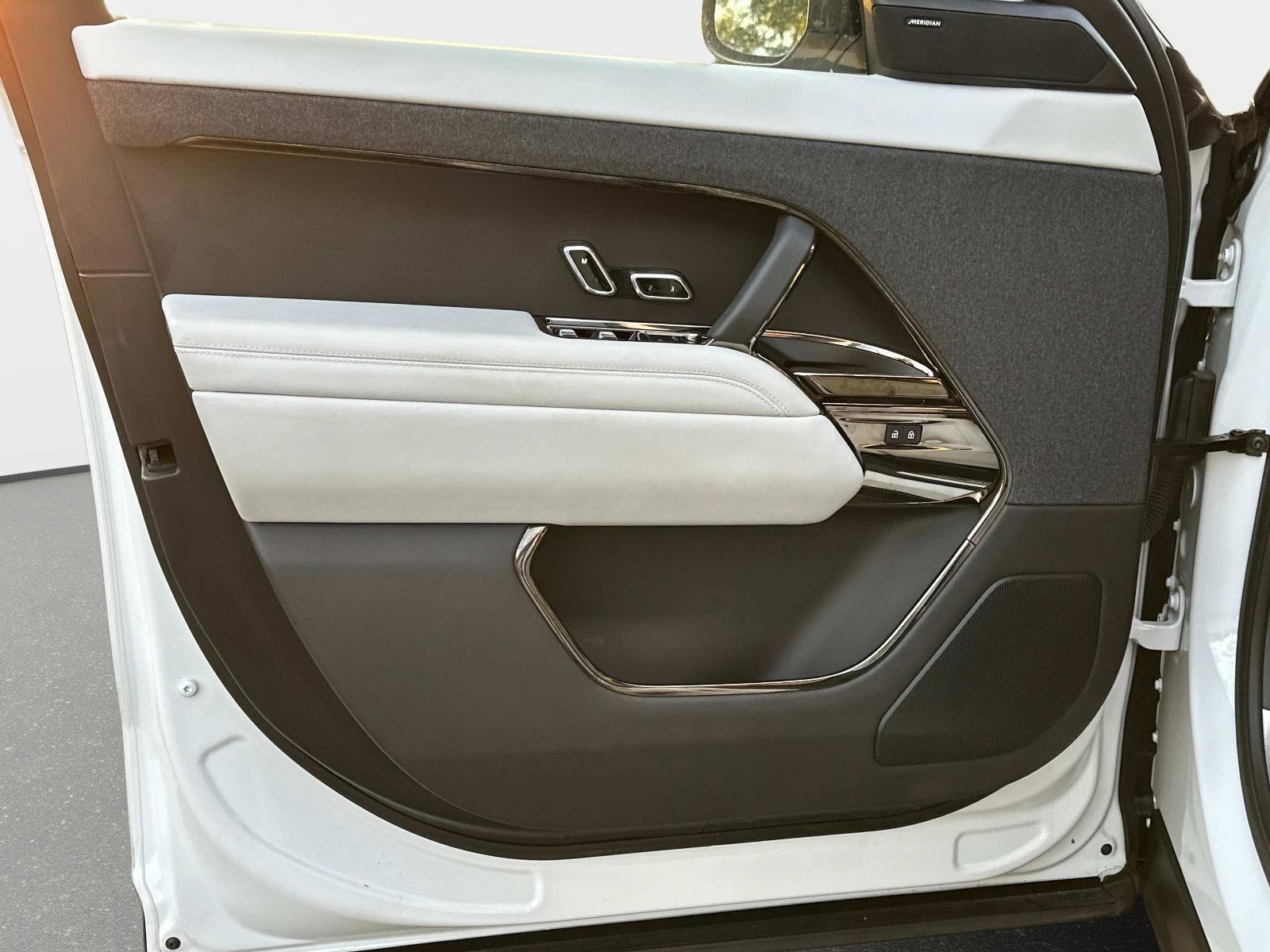 Used 2024 Land Rover Range Rover Sport SE image 17