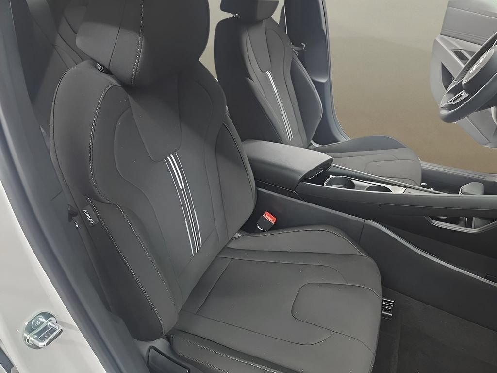 New 2026 Hyundai Elantra SEL FWD image 16