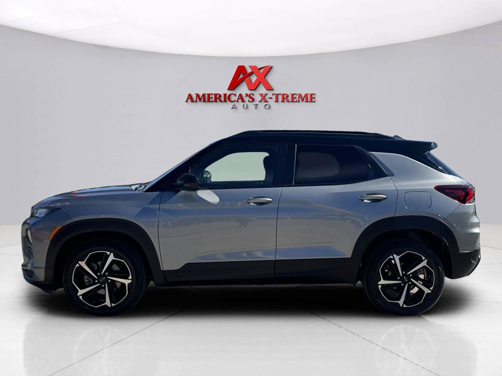 Used 2023 Chevrolet TrailBlazer RS FWD image 2