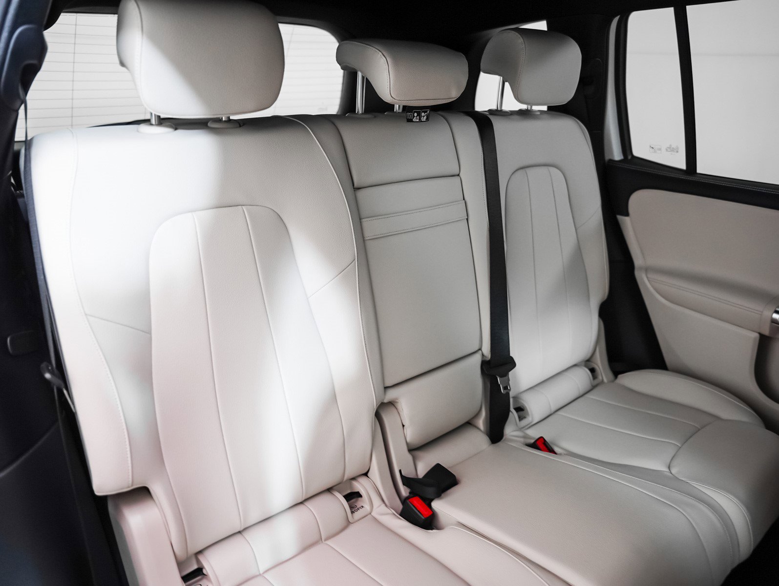 New 2025 Mercedes-Benz GLB 250 4MATIC image 10