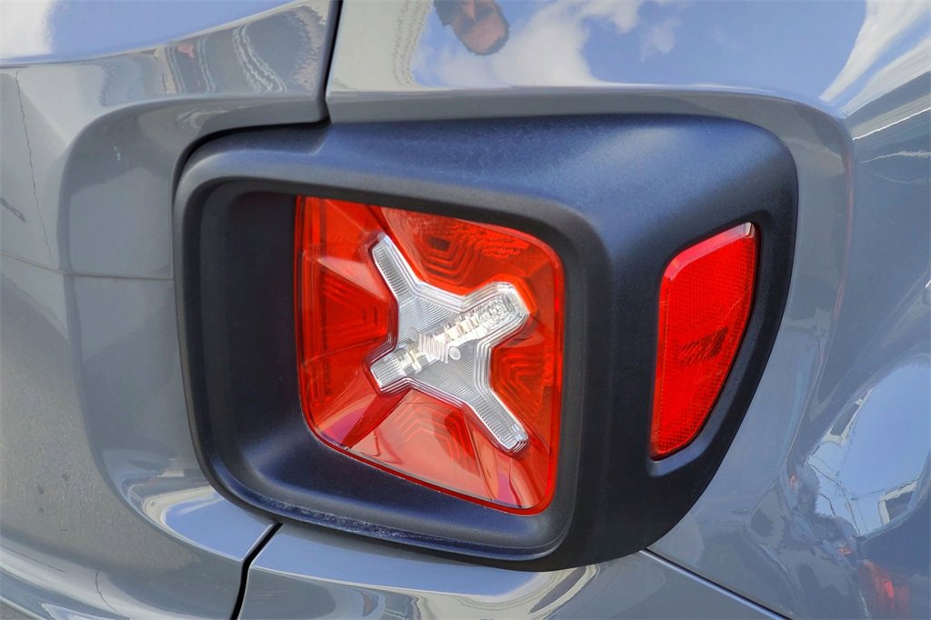 Used 2023 Jeep Renegade Latitude image 6