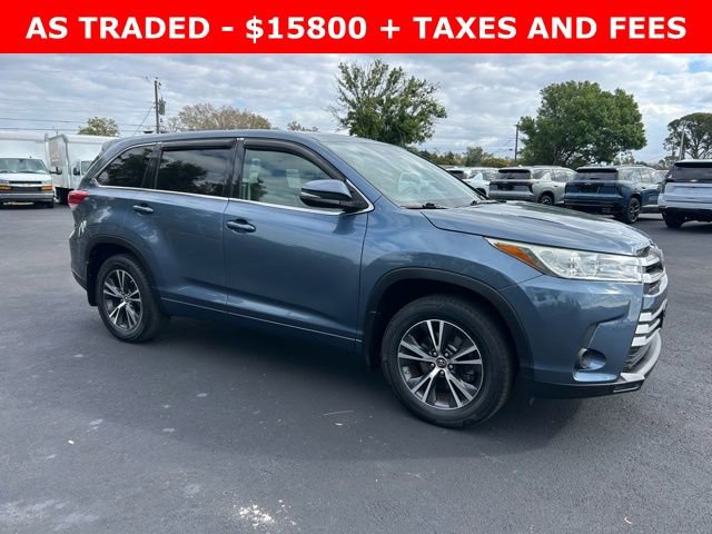 Used 2017 Toyota Highlander LE image 1