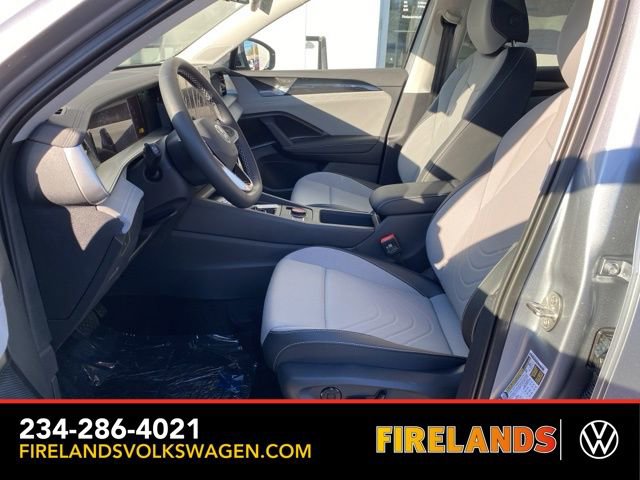 New 2025 Volkswagen Tiguan SE image 26