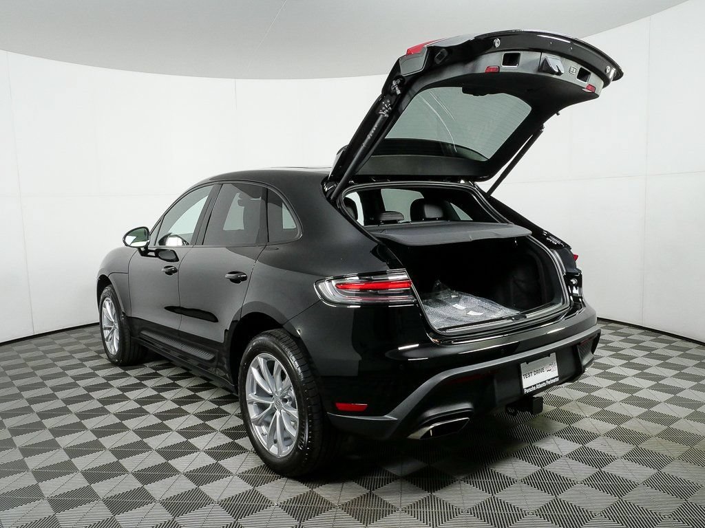 Certified 2026 Porsche Macan AWD/4WD image 33