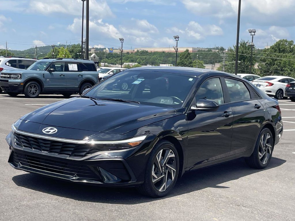 Used 2025 Hyundai Elantra Sport FWD image 7