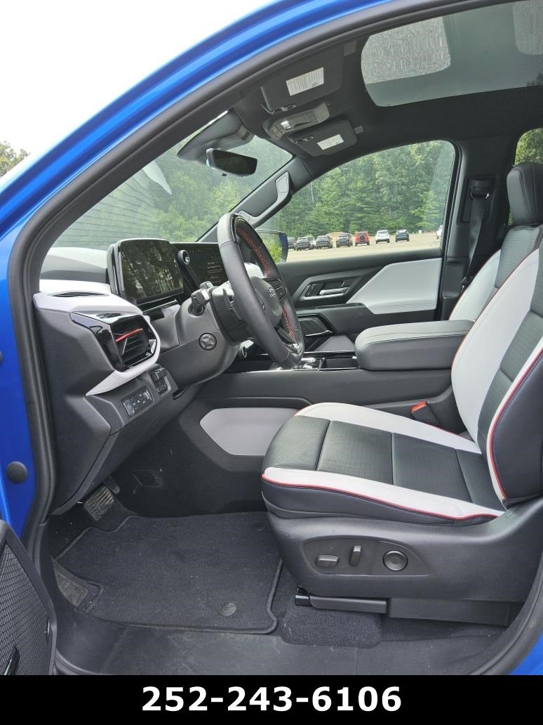 Used 2025 Chevrolet Silverado EV RST AWD/4WD image 13