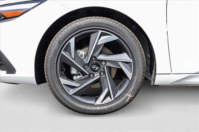 New 2025 Hyundai Elantra SEL image 9