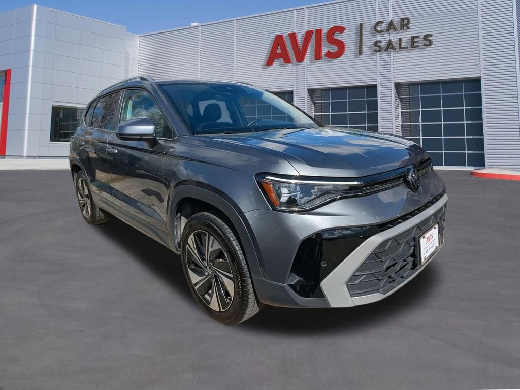 Used 2025 Volkswagen Taos SE AWD/4WD image 3