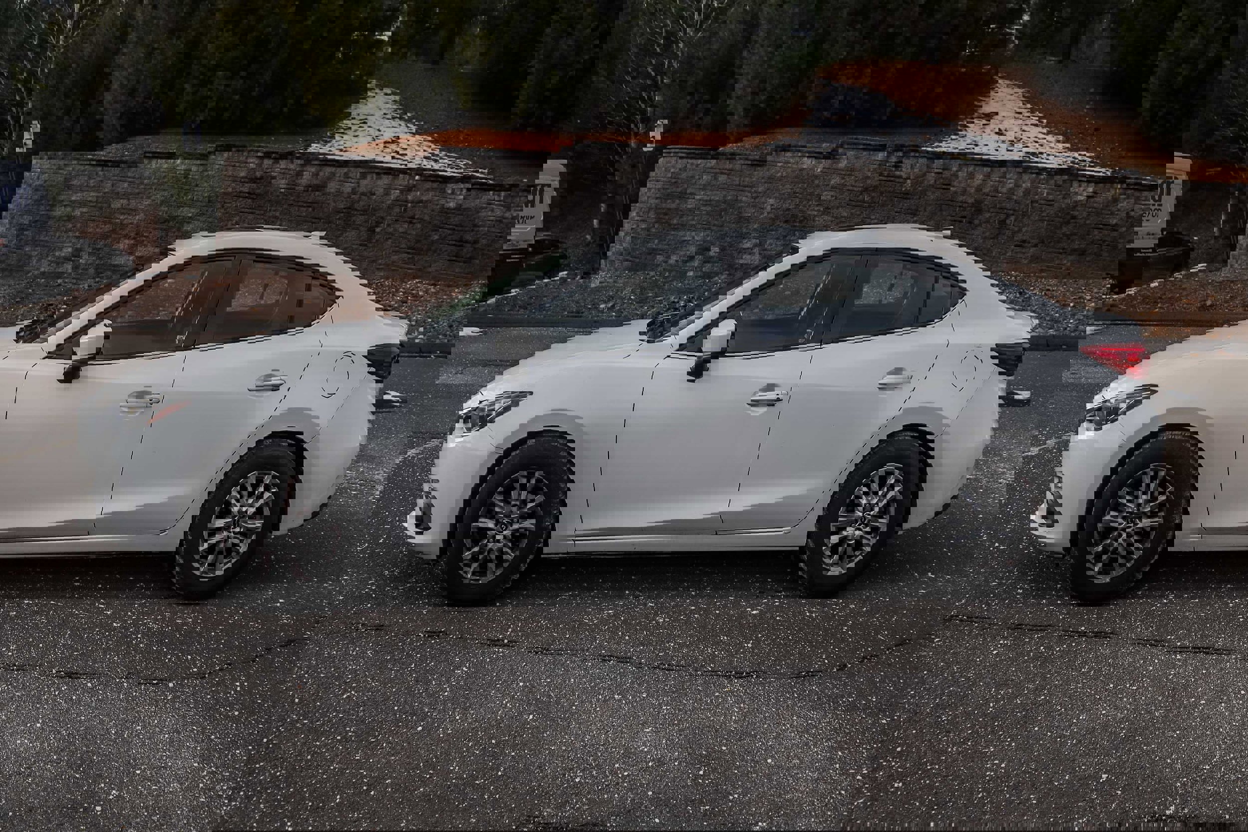 Used 2015 MAZDA MAZDA3 i Touring w/ Technology Package image 7