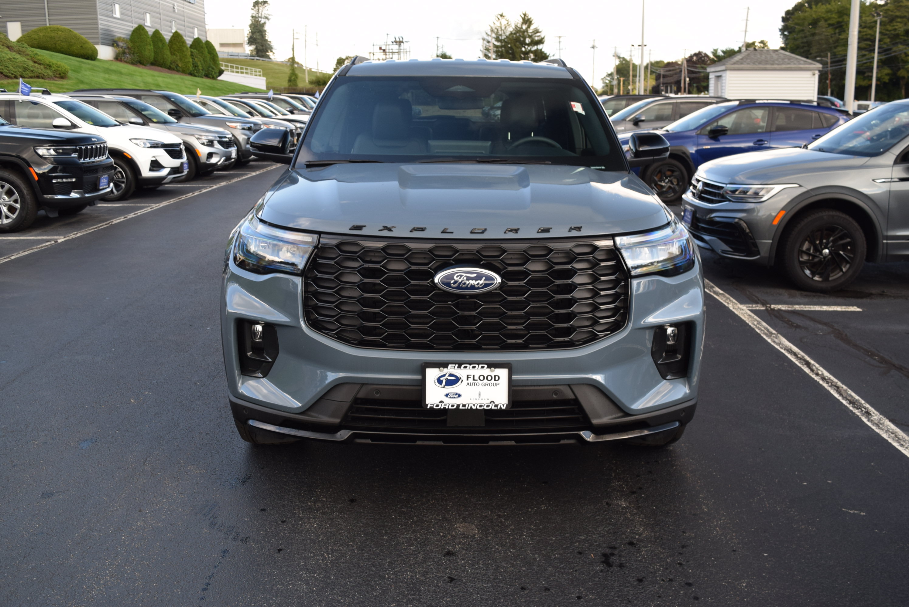 Used 2025 Ford Explorer ST-Line AWD/4WD image 2