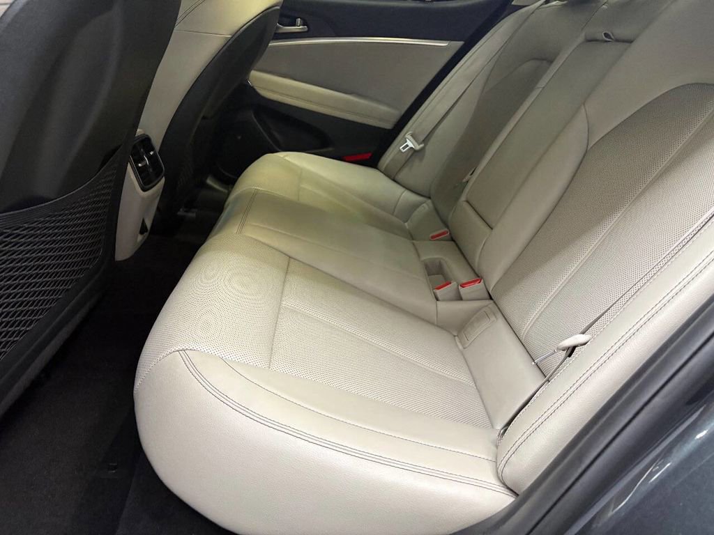 Used 2021 Genesis G70 2.0T AWD/4WD image 31