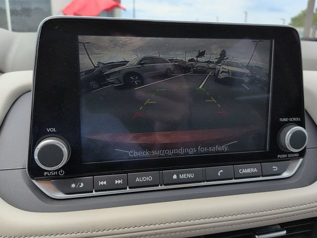 Used 2025 Nissan Rogue SV FWD image 21
