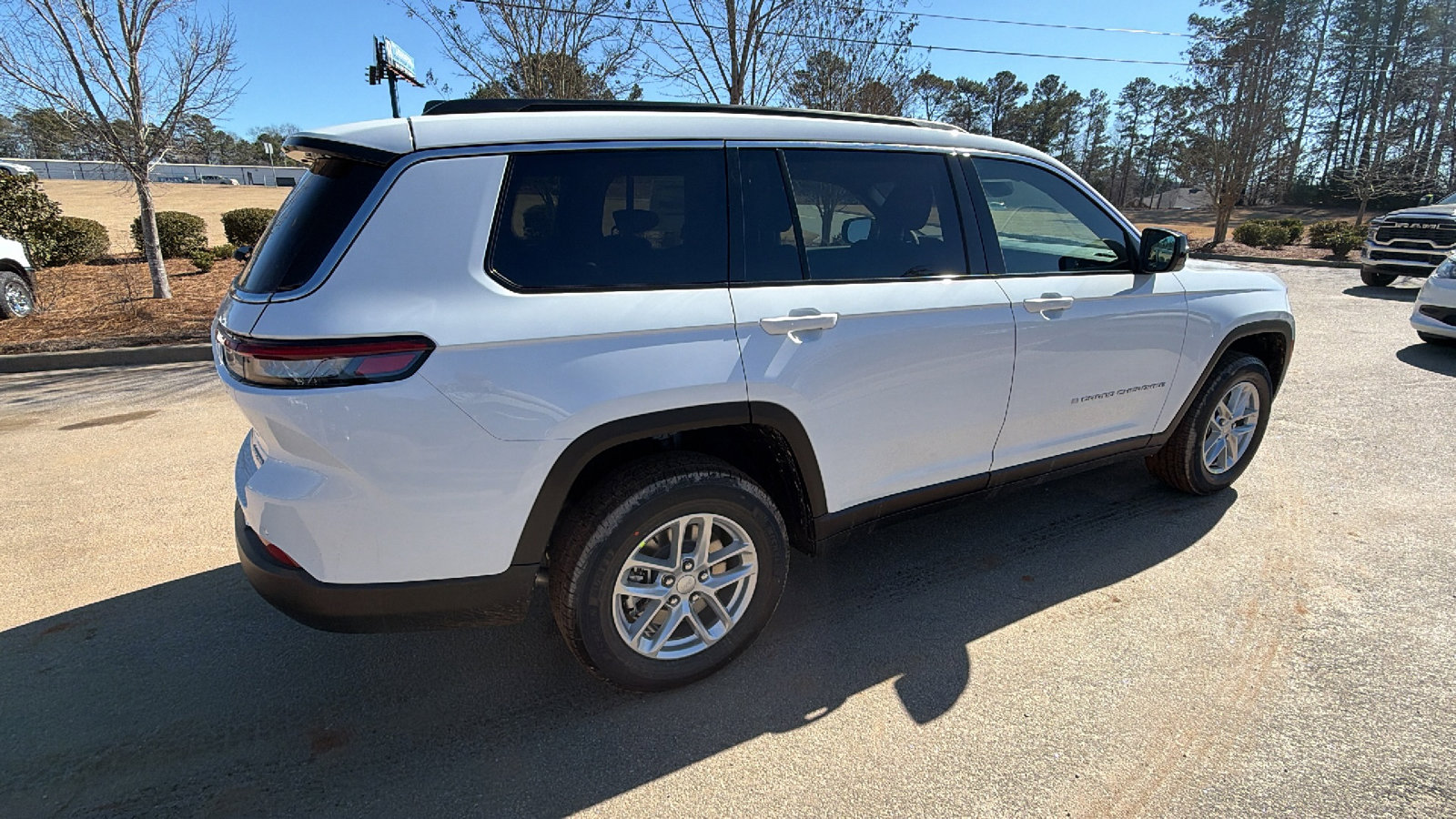 New 2026 Jeep Grand Cherokee L Laredo image 8