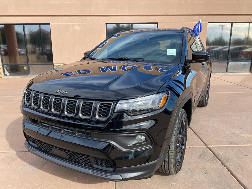 Used 2025 Jeep Compass Latitude w/ Altitude Special Edition image 2