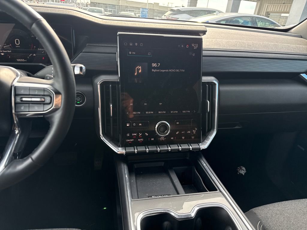 Used 2025 GMC Acadia Elevation image 18