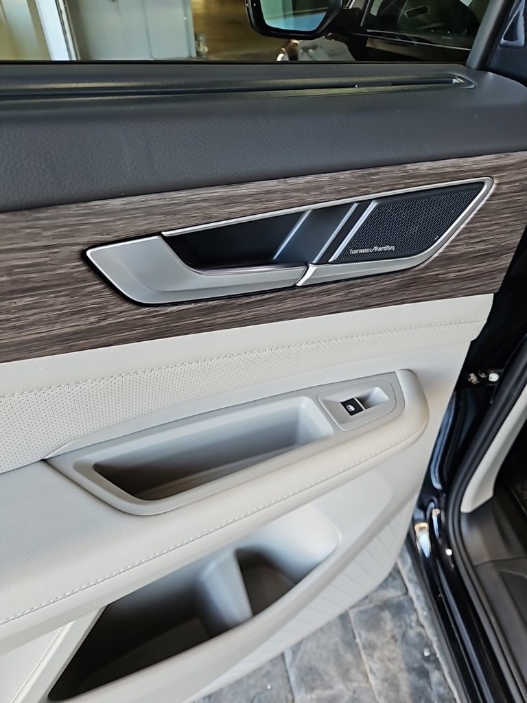 New 2026 Volkswagen Atlas SEL Premium R-Line image 23