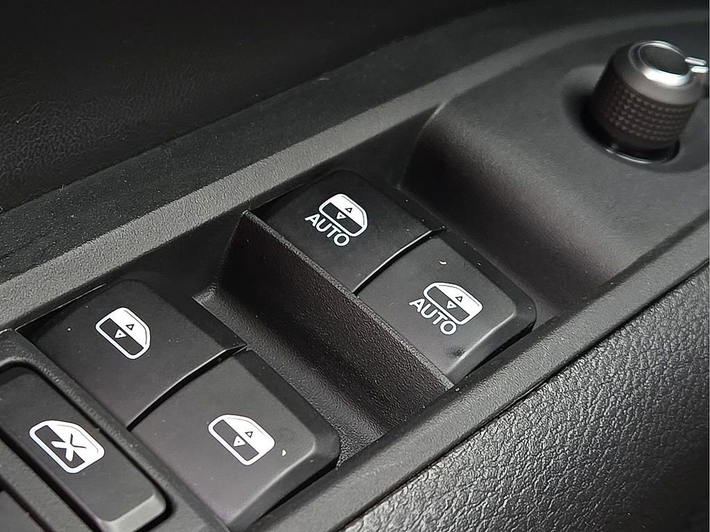 Used 2025 Jeep Compass Trailhawk w/ Sun & Sound Group image 16