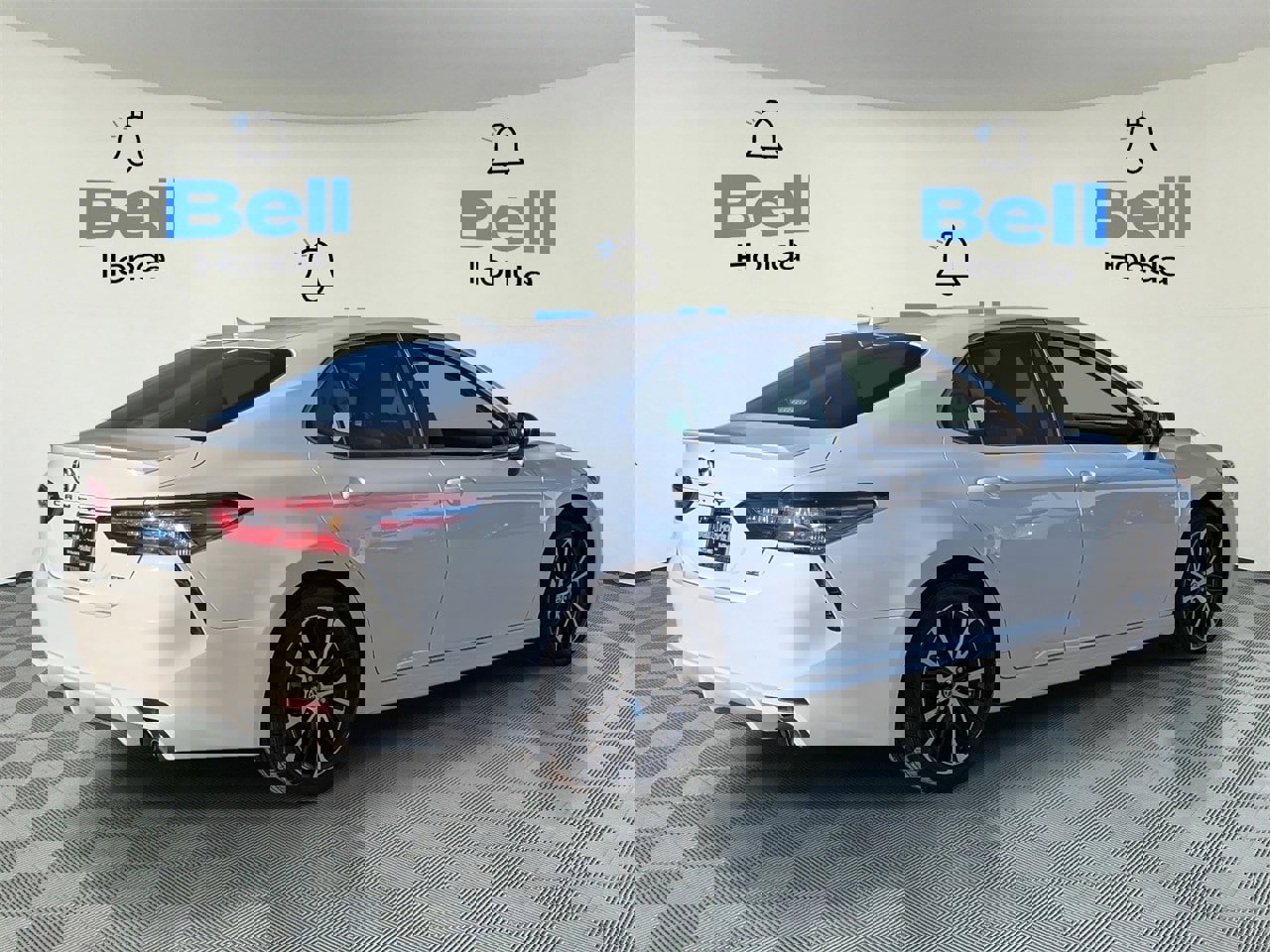 Used 2020 Toyota Camry image 4