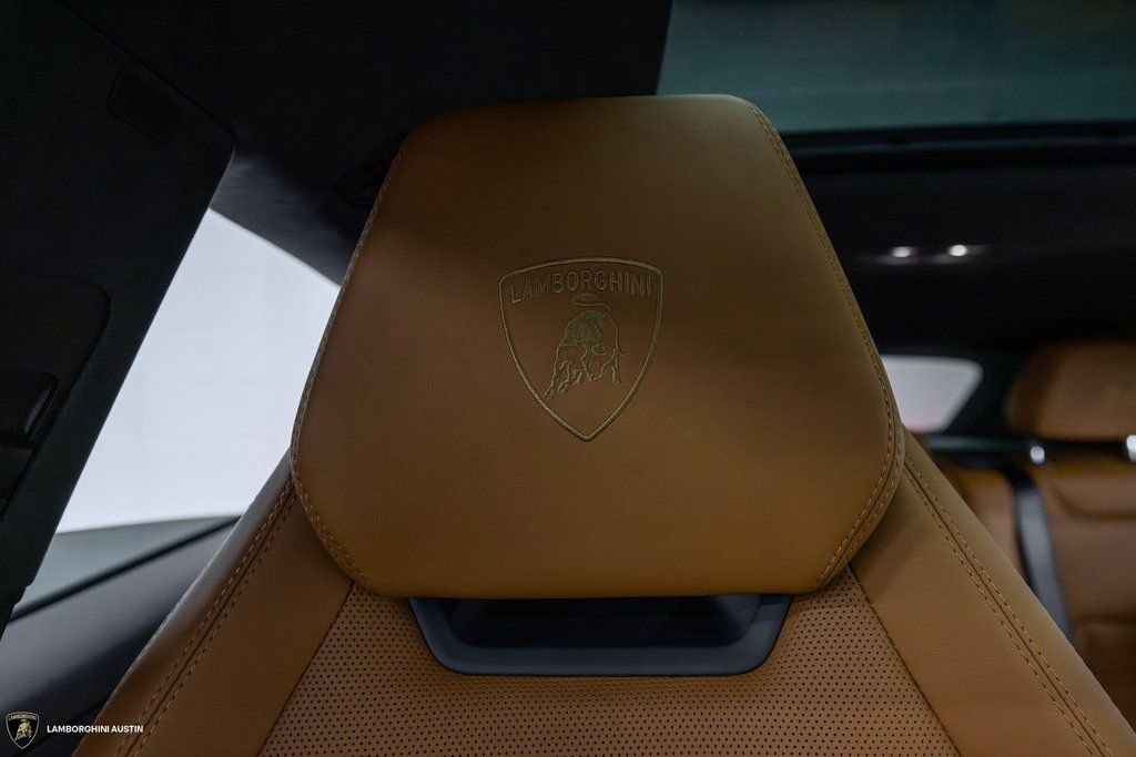 Used 2025 Lamborghini Urus SE AWD/4WD image 55