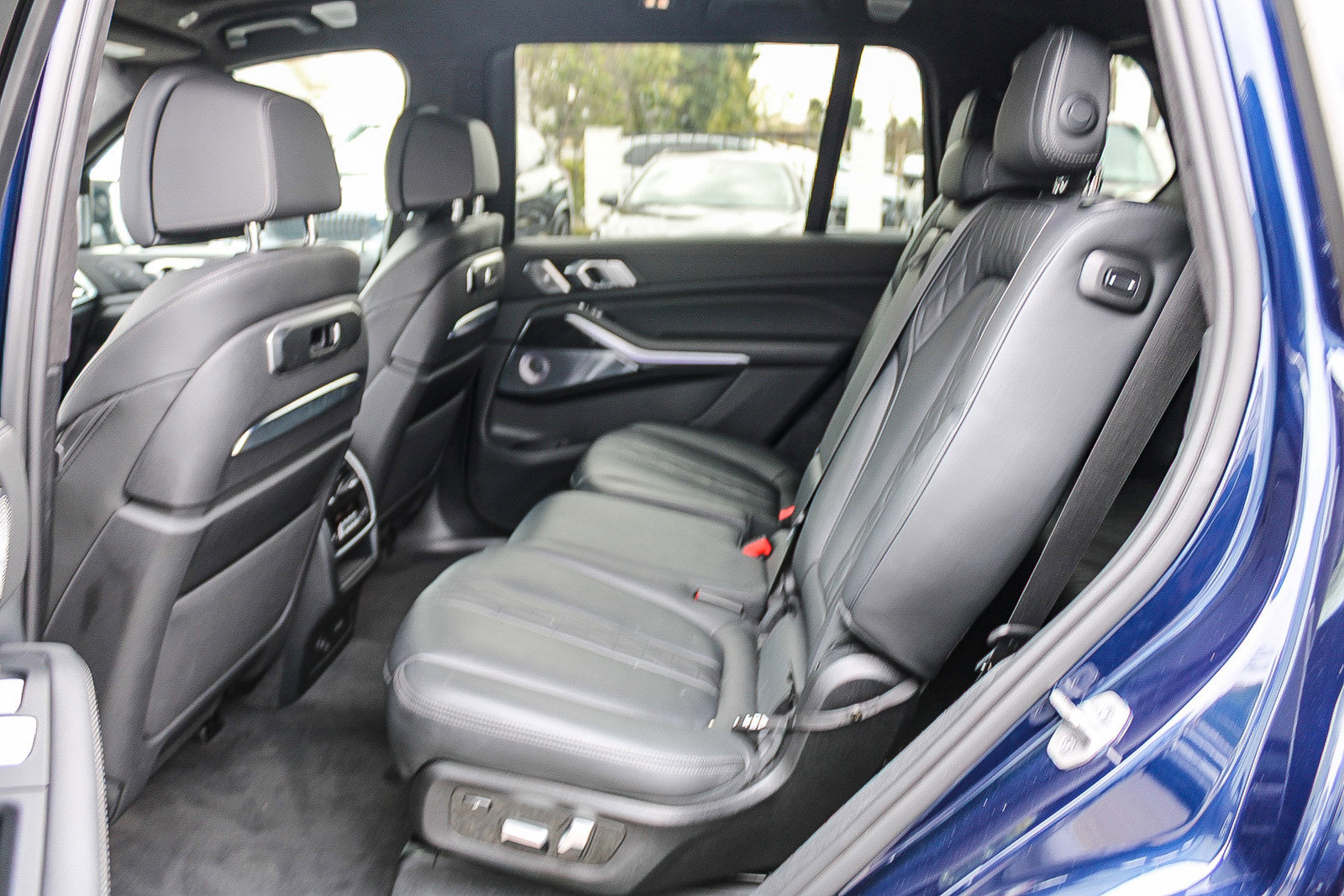 Used 2023 BMW X7 M60i w/ Executive Package image 18