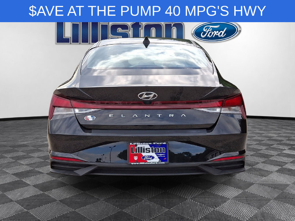 Used 2023 Hyundai Elantra SEL FWD image 5