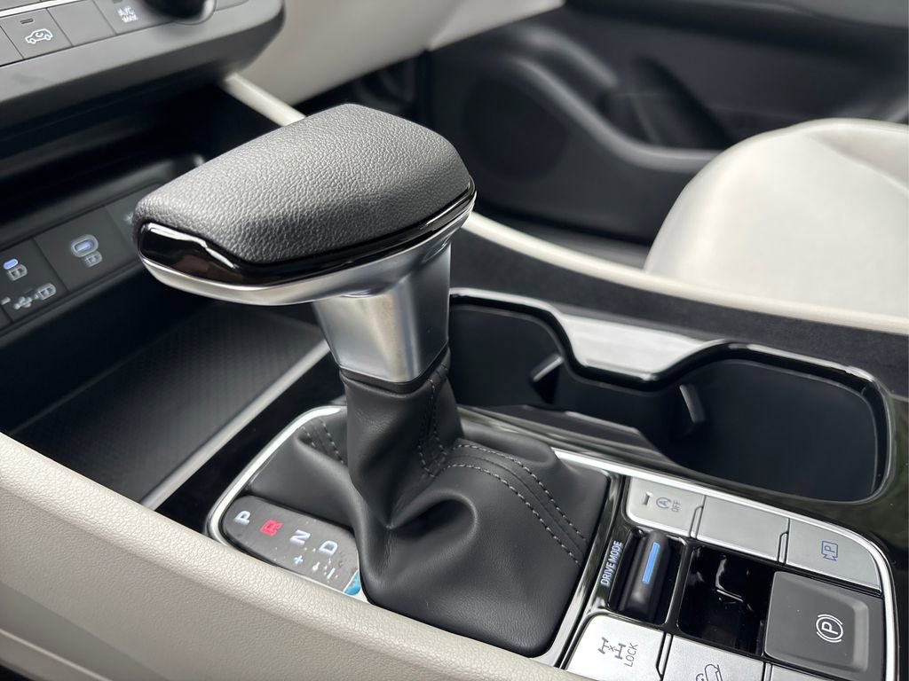 Used 2025 Hyundai Tucson SE image 25