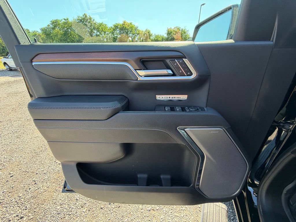 Used 2025 GMC Sierra 1500 Denali AWD/4WD image 6
