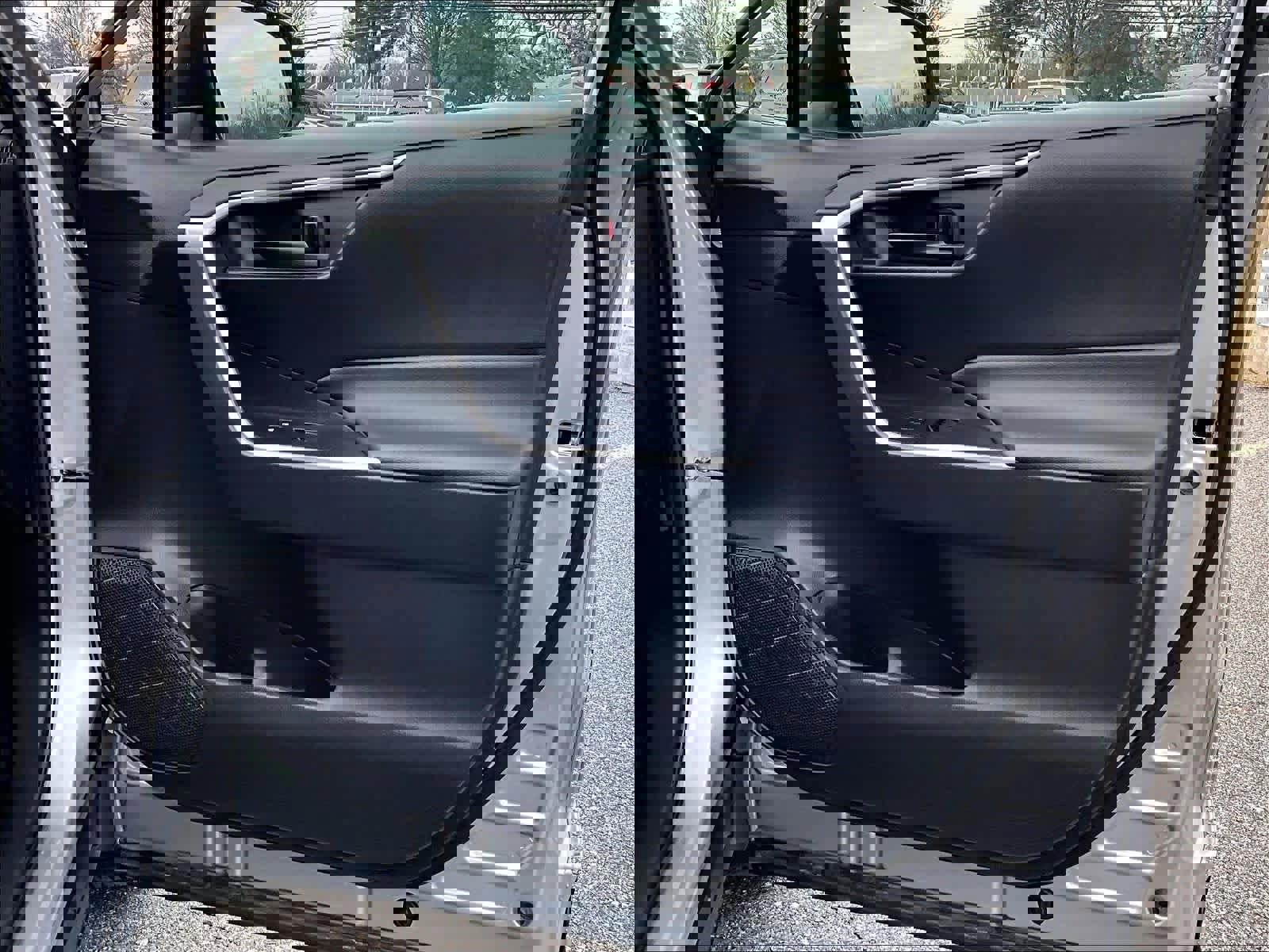 Used 2022 Toyota RAV4 LE image 12