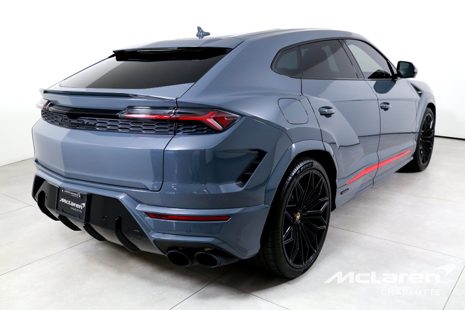 Used 2025 Lamborghini Urus SE AWD/4WD image 8
