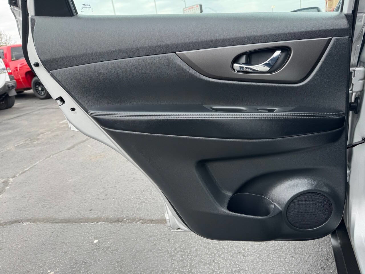 Used 2016 Nissan Rogue S image 16