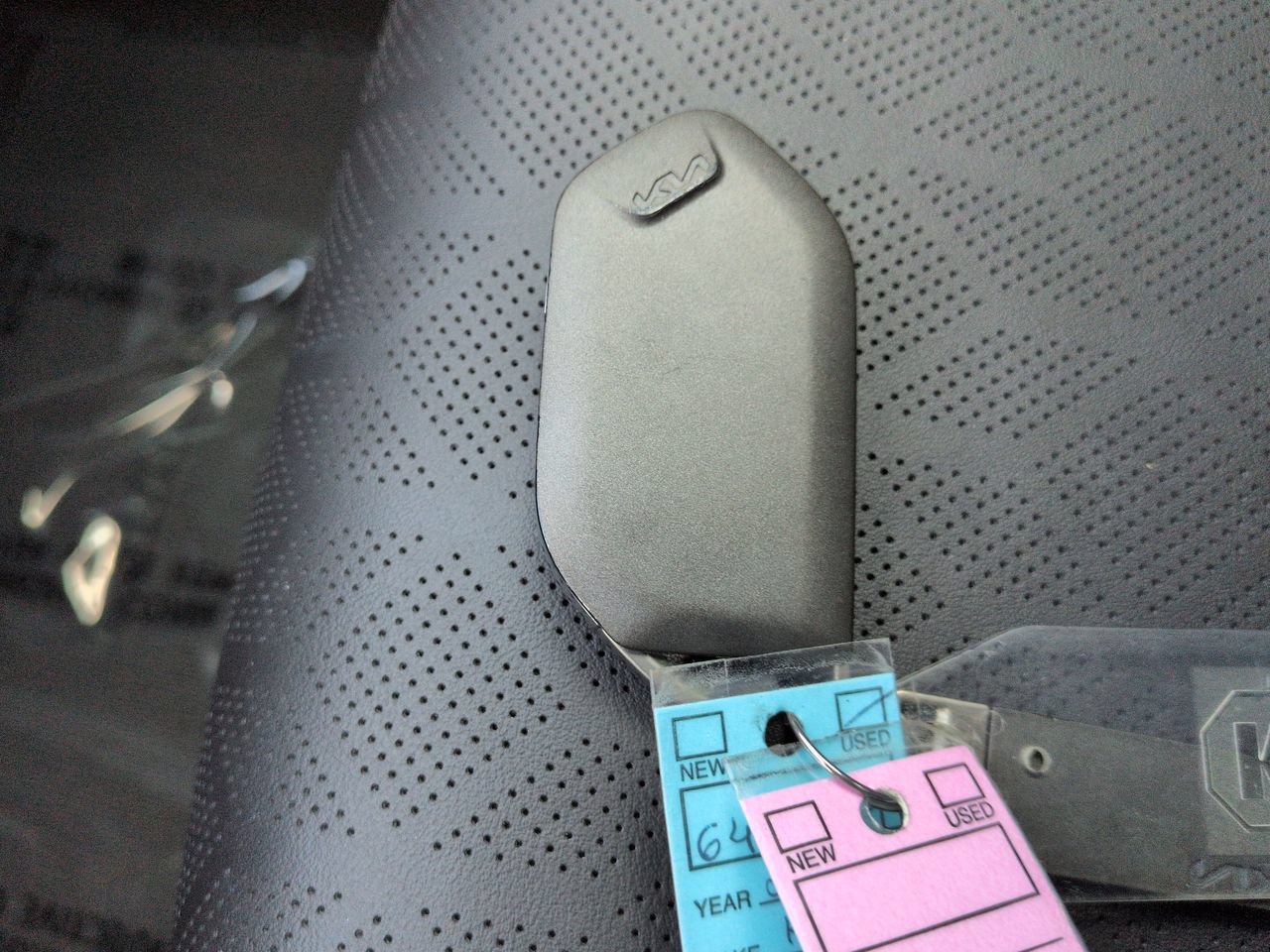 Used 2025 Kia Carnival FWD image 34