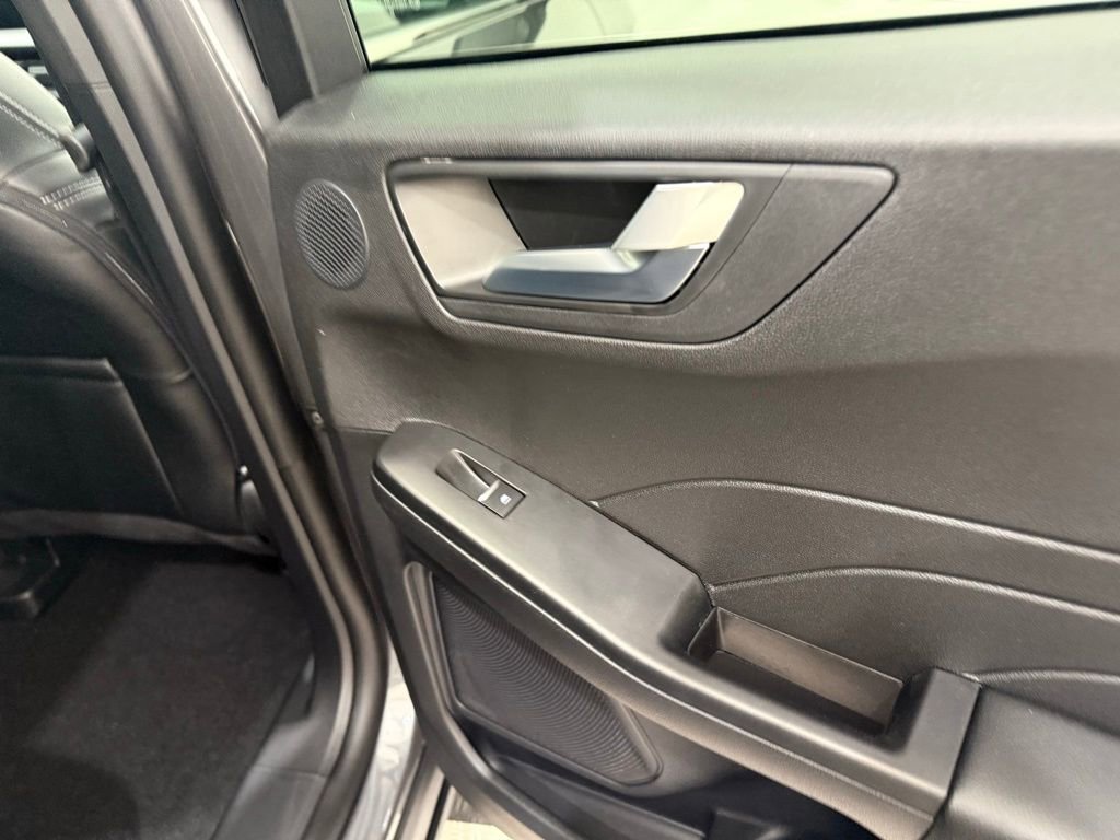 New 2025 Ford Escape SE w/ PHEV Premium Package image 24