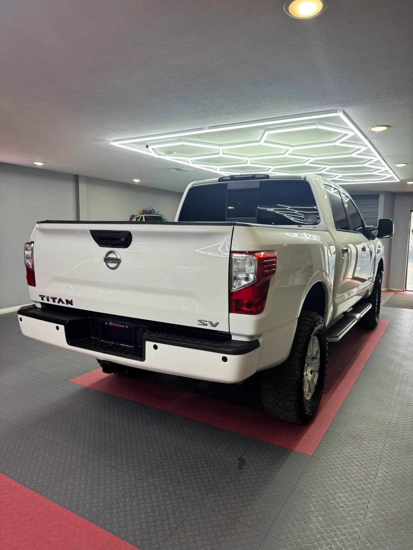 Used 2017 Nissan Titan SV RWD image 8