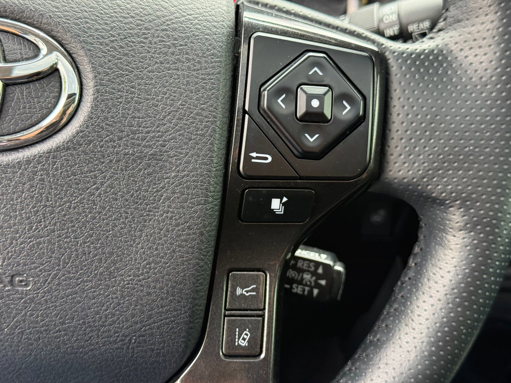 Used 2023 Toyota 4Runner 40th Anniversary SE AWD/4WD image 21