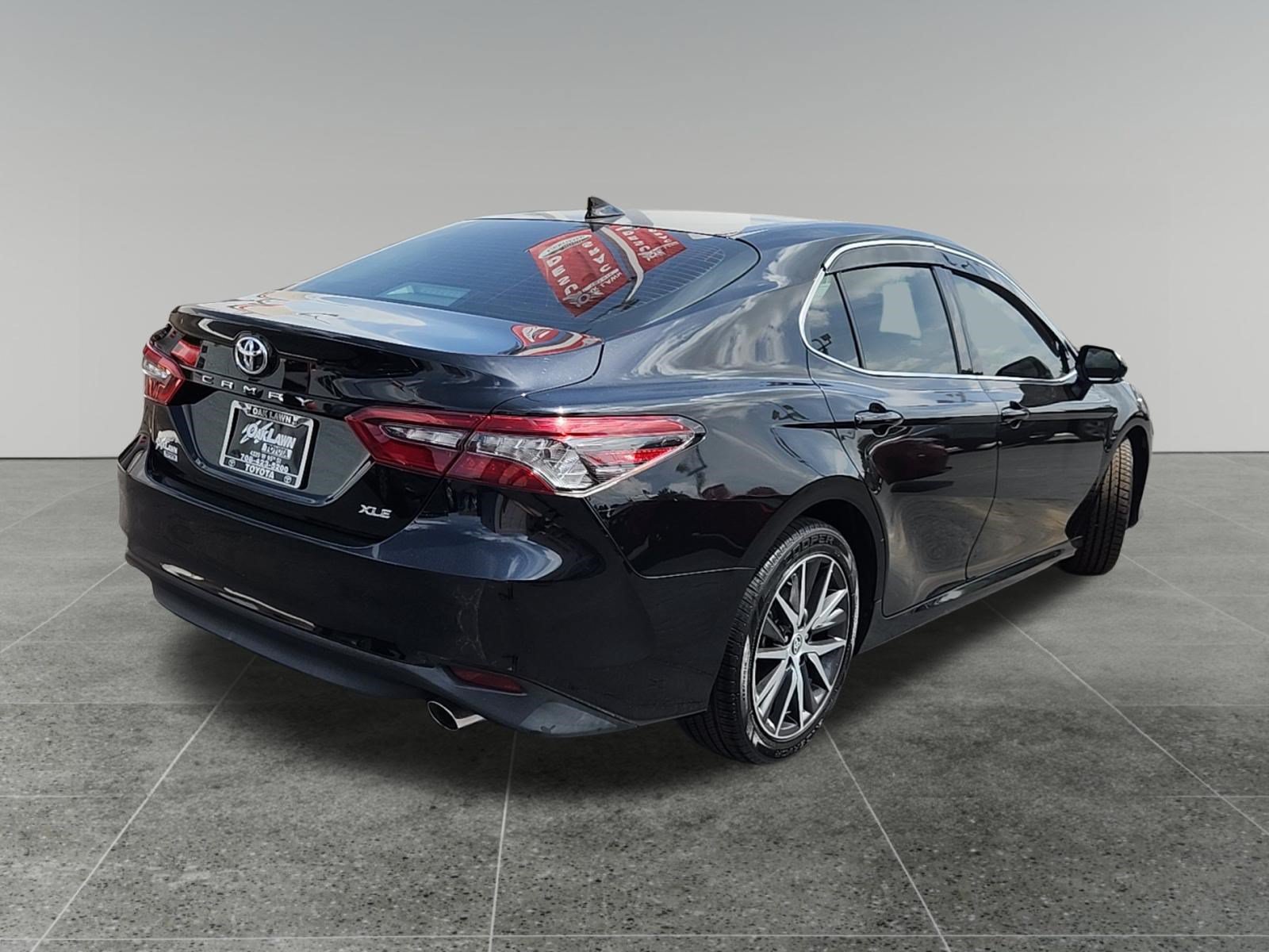 Certified 2022 Toyota Camry XLE FWD image 7