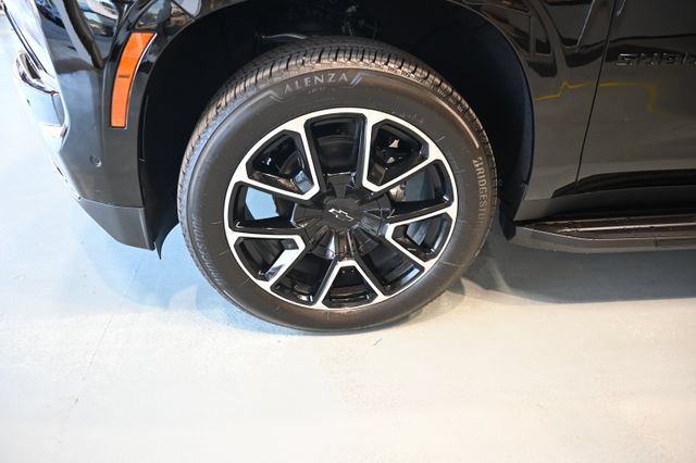 New 2026 Chevrolet Suburban RST w/ RST Capability Package AWD/4WD image 33