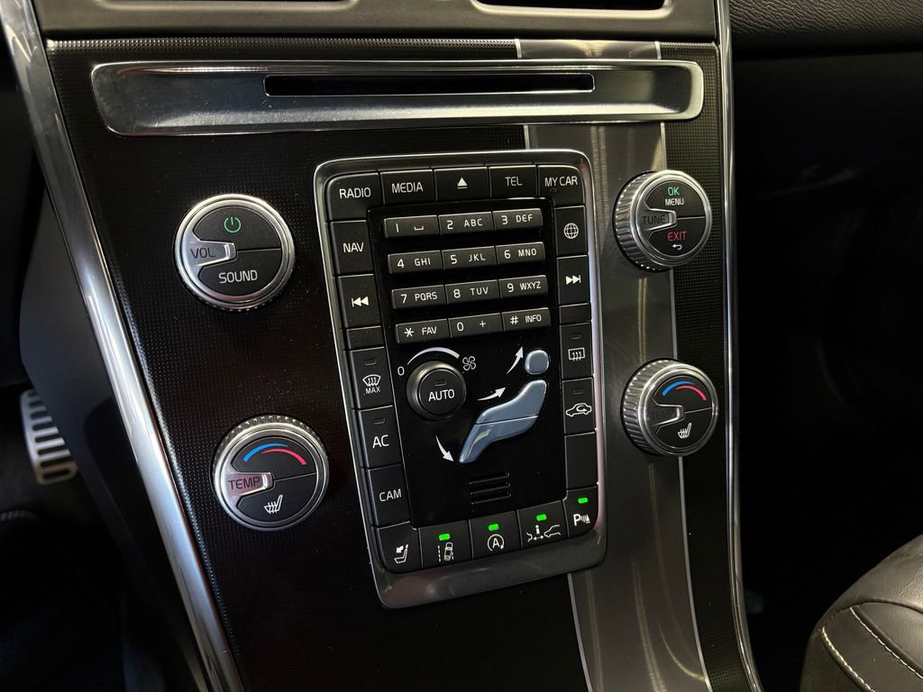 Used 2017 Volvo XC60 T6 R-Design w/ Protection Package image 22