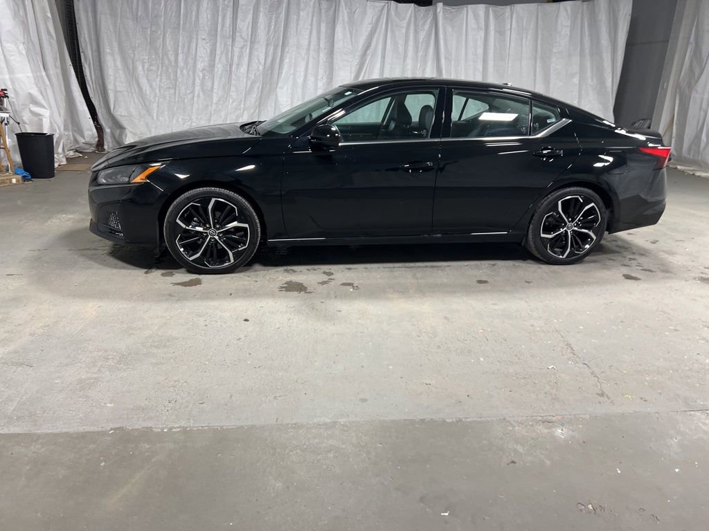 Used 2025 Nissan Altima 2.5 SR image 4