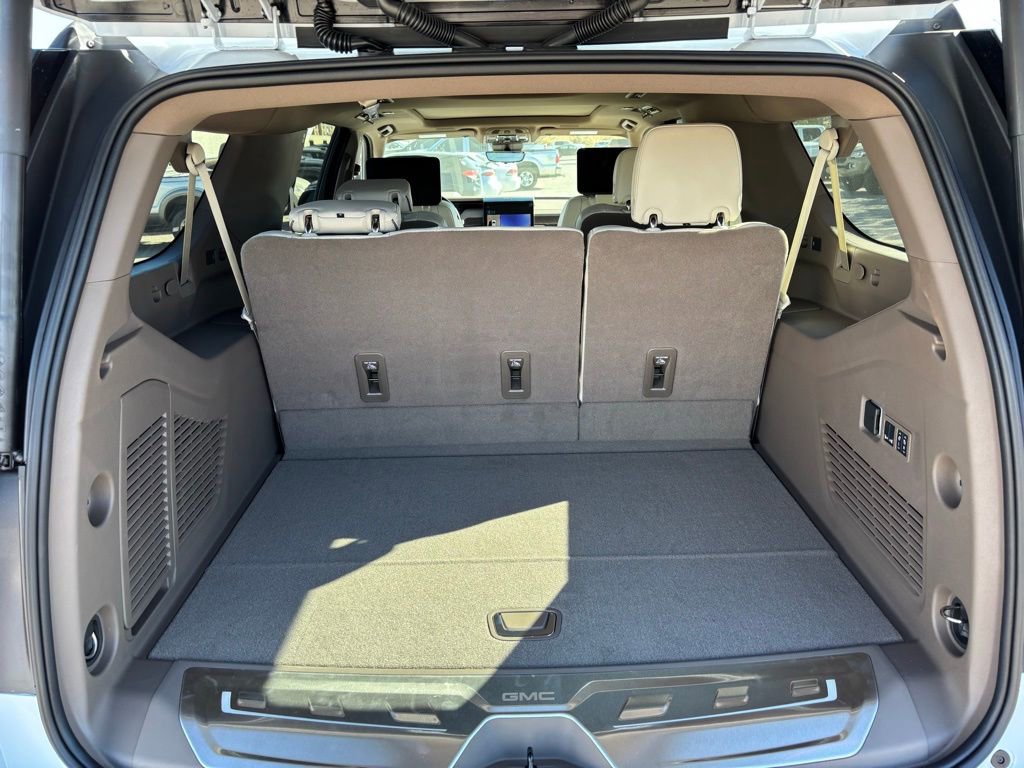 New 2026 GMC Yukon XL Denali w/ Advanced Technology Package image 29