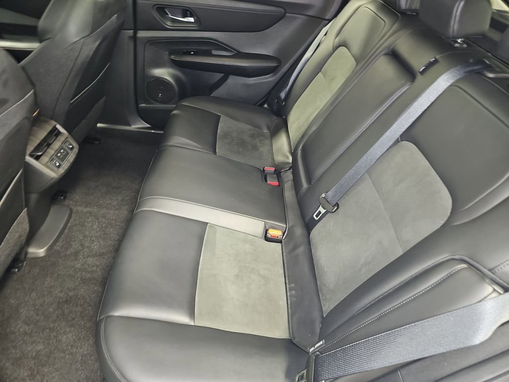 Used 2023 Nissan Ariya AWD image 29