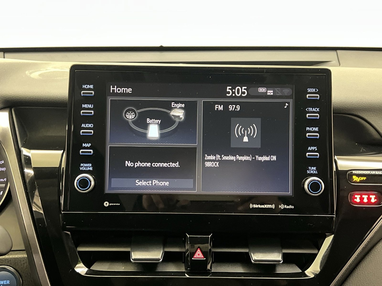 Used 2022 Toyota Camry XSE image 18