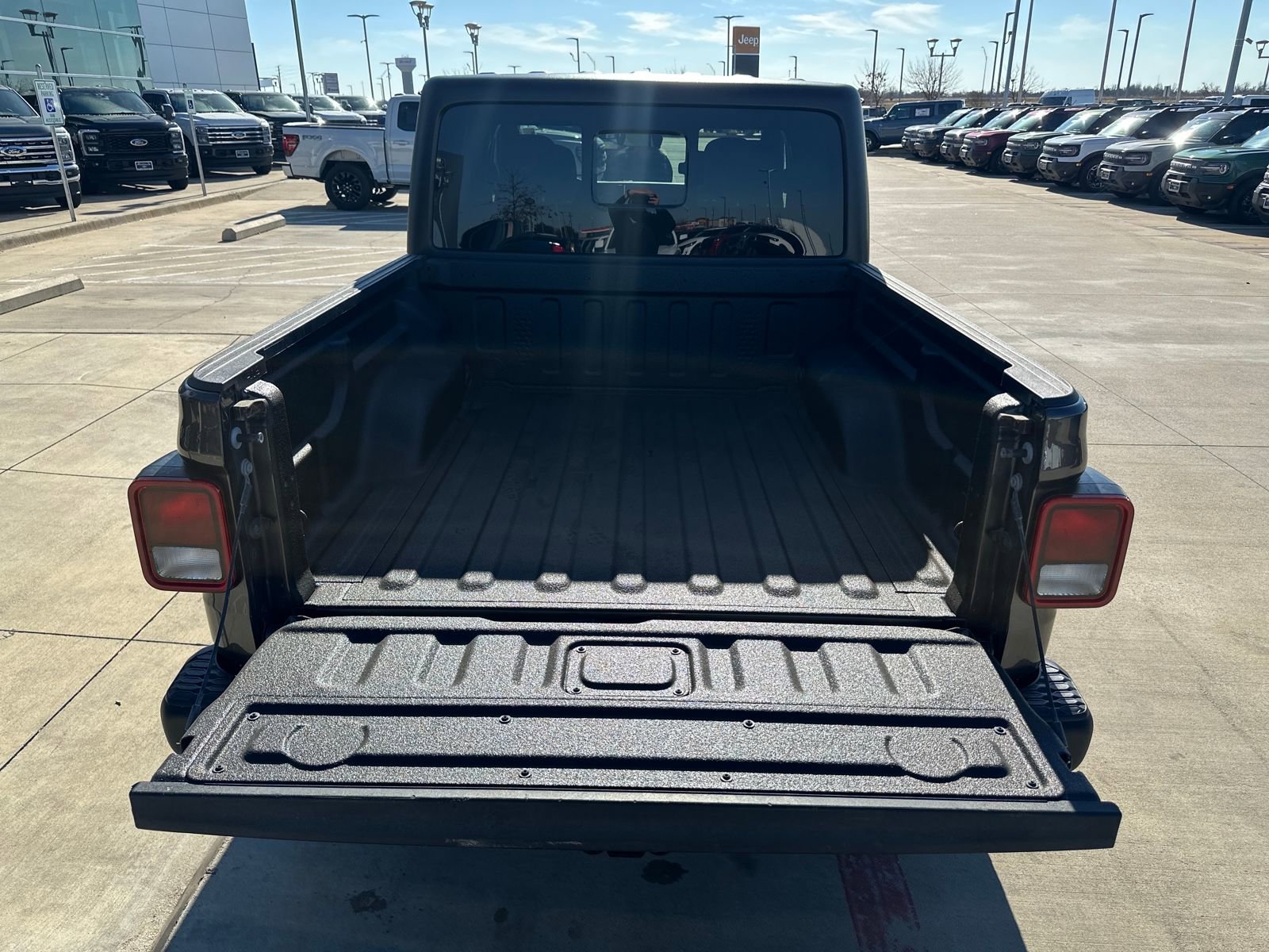 Used 2023 Jeep Gladiator Rubicon w/ Cold Weather Group image 26